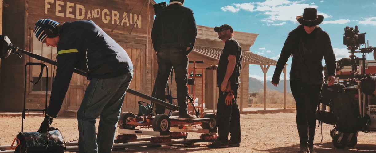 photo-1518929458119-e5bf444c30f4